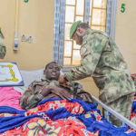 Mali : Honneur aux braves, quand le Président Assimi Goïta et les autorités maliennes ont rendu un hommage aux blessés de guerre.